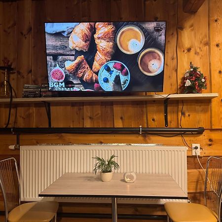 Cosy Apartment In Family Compound Turany Екстериор снимка