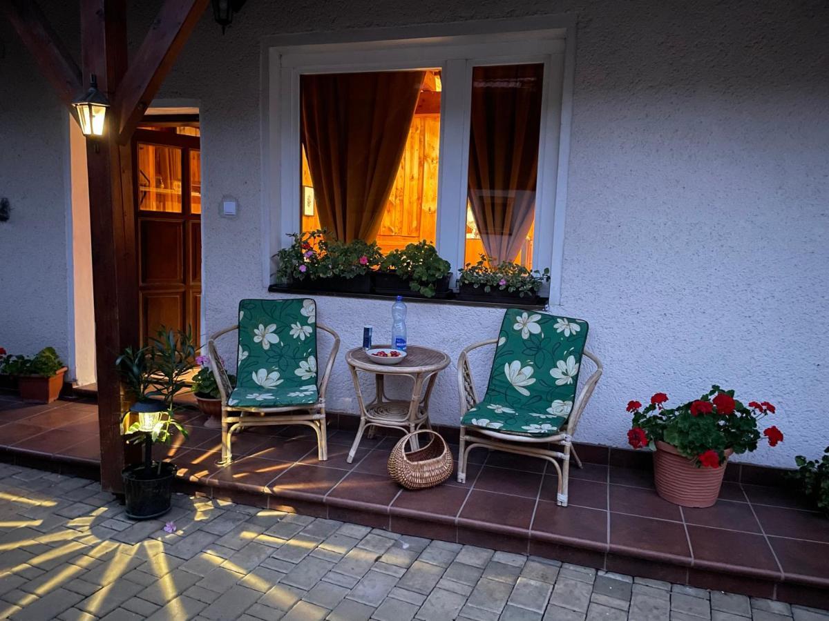Cosy Apartment In Family Compound Turany Екстериор снимка