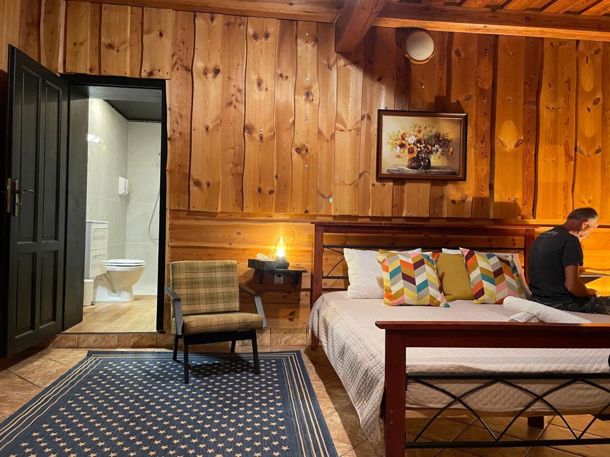 Cosy Apartment In Family Compound Turany Екстериор снимка