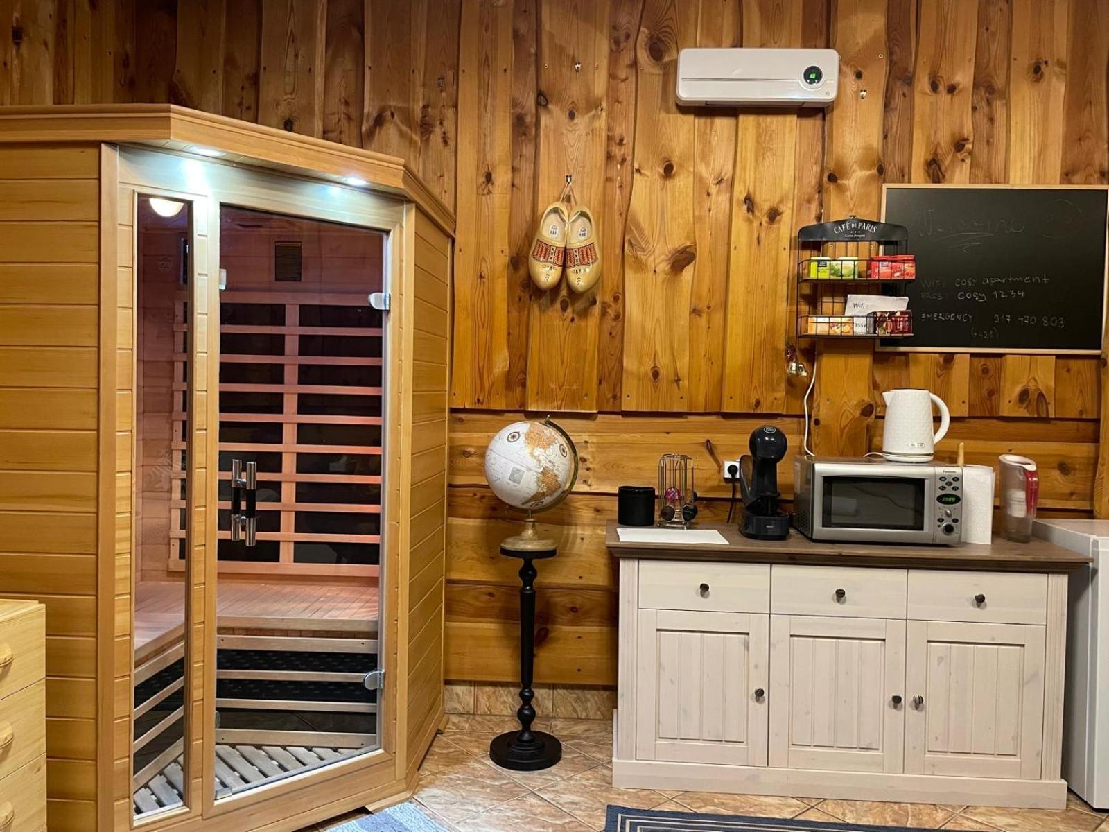 Cosy Apartment In Family Compound Turany Екстериор снимка